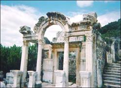 Ephesus: Tempel van Hadrianus